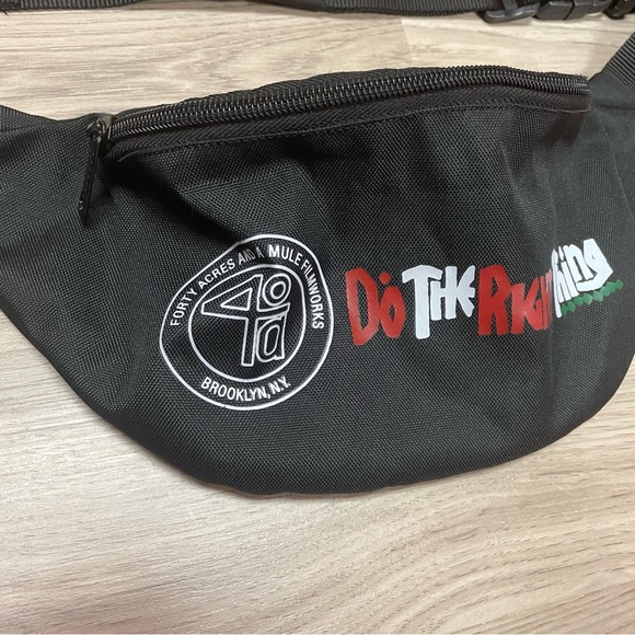 🖤 Defend Brooklyn RARE “Do The Right Thing” Fanny Pack🖤 - Picture 3 of 5
